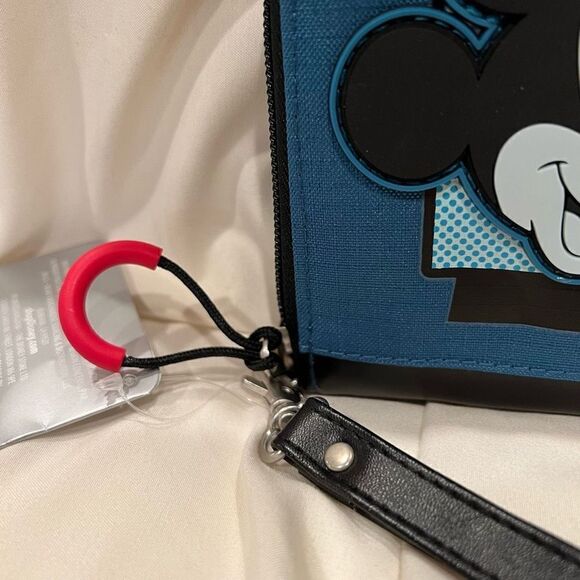 Disney Store X Mickey Mouse ''All-Time Classic'' Wrist Wallet NWT - Picture 3 of 7